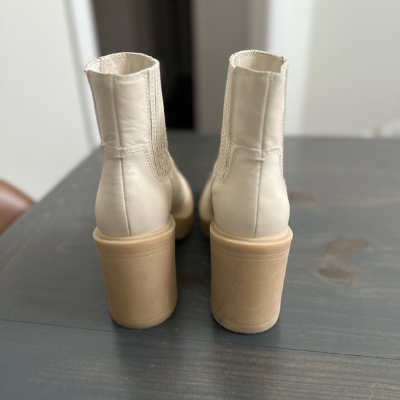 Caster H2O Dolce Vita Waterproof Ivory Leather Booties - Picture 4 of 8